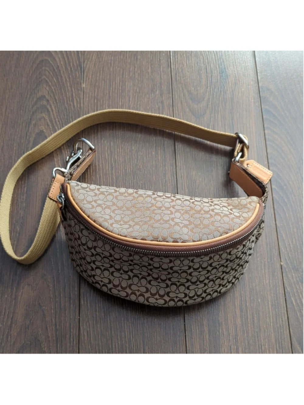 HP. Coach Signature Print Cross Body Fanny Pack